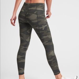 Athleta Camo Contender 7/8 Tight XS